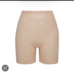 SKIMS Sheer Sculpt Low Back Short, Clay, size Small